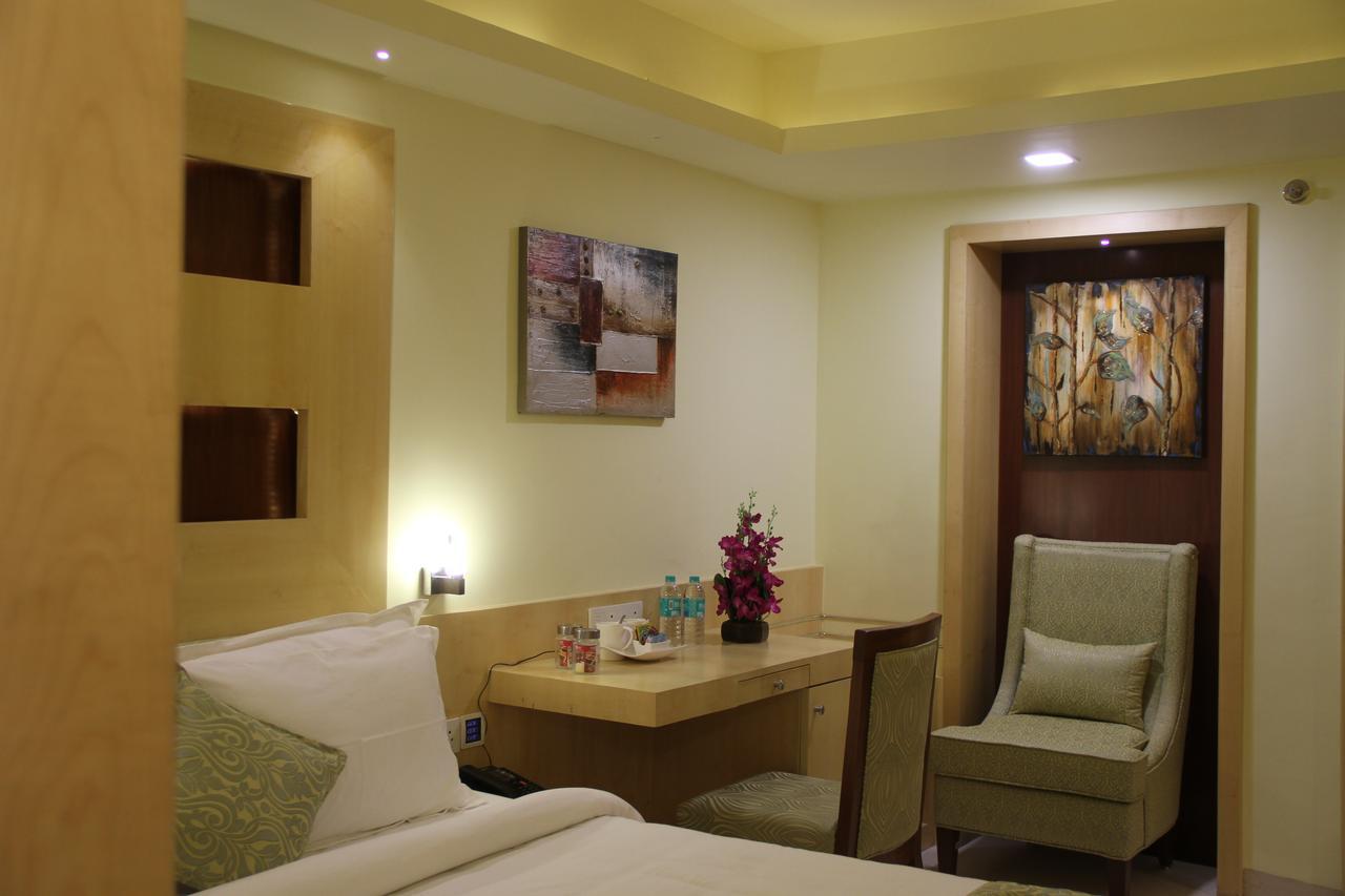 Golden Gate Hotel Indore Exterior photo