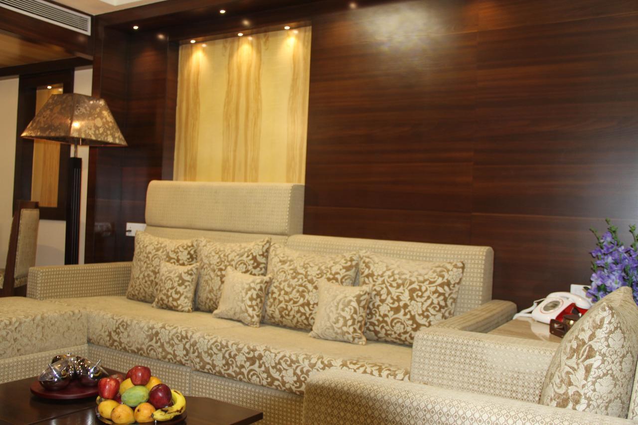 Golden Gate Hotel Indore Exterior photo