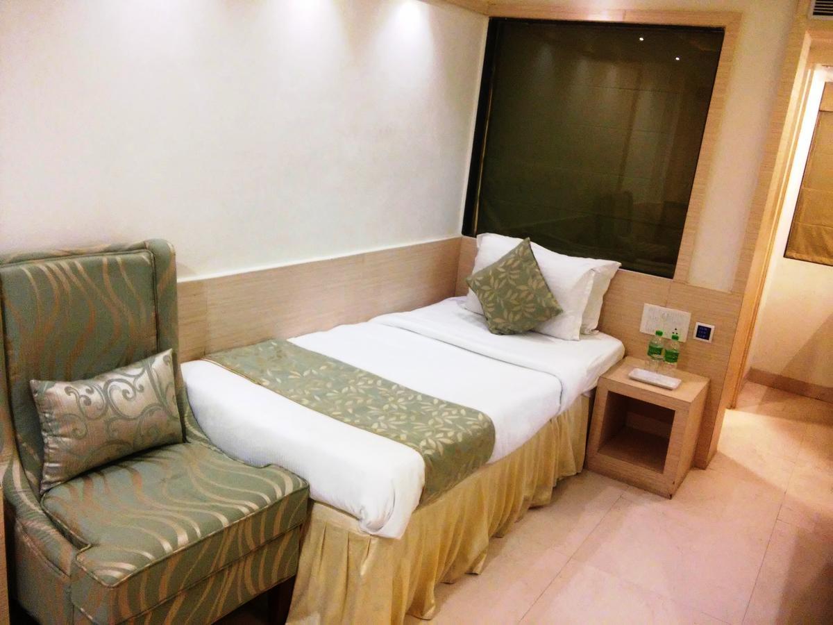 Golden Gate Hotel Indore Exterior photo